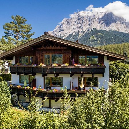 Tyrol Appartements Ehrwald Buitenkant foto