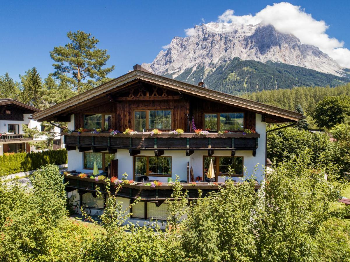 Tyrol Appartements Ehrwald Buitenkant foto