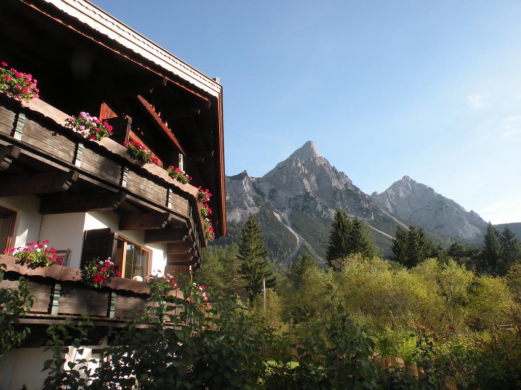 Tyrol Appartements Ehrwald Buitenkant foto